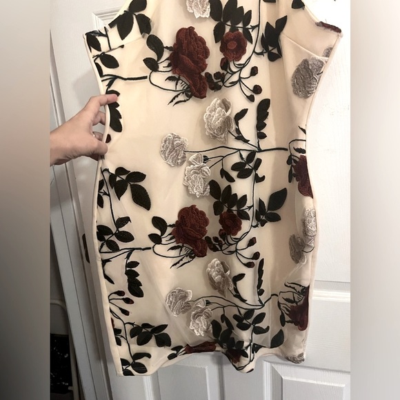 Kimcine Curve Ivory Floral Embroidered Overlay Scuba Dress - Picture 2 of 7